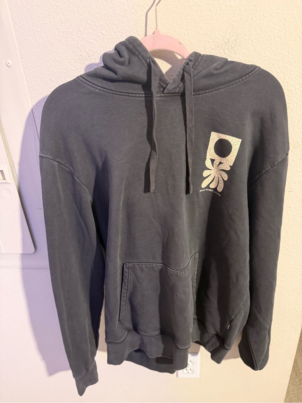 Rhythm Vintage Black Pullover Hoodie Cracked Graphic Size M